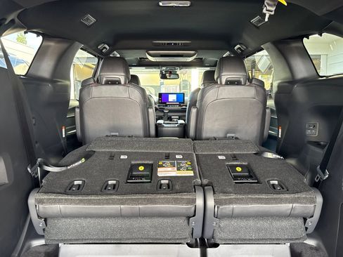 Certified 2025 Toyota Sienna XSE image 22