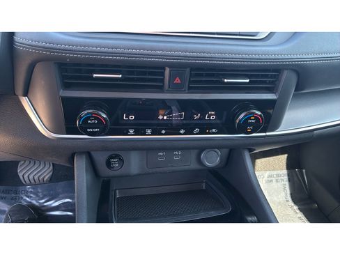 Used 2025 Nissan Rogue SV AWD/4WD image 17