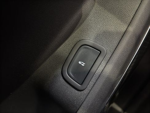 Used 2025 Chevrolet Traverse RS w/ LPO, Floor Liner Package AWD/4WD image 38