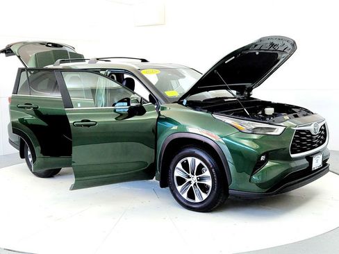 Certified 2024 Toyota Highlander XLE AWD/4WD image 12