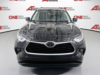 Used 2022 Toyota Highlander XLE FWD video 2