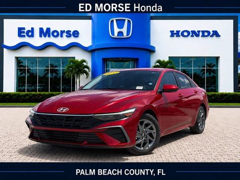 Used 2024 Hyundai Elantra SEL FWD image 1