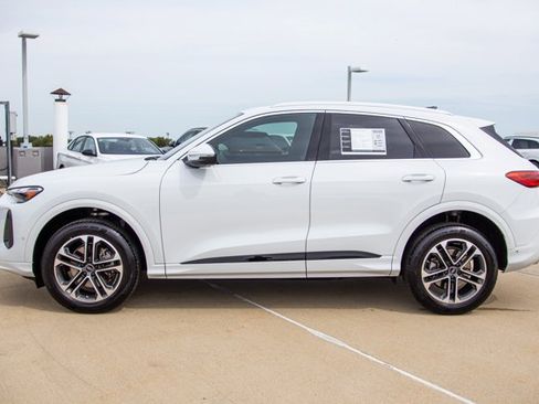 Certified 2025 Audi Q5 Premium w/ Convenience Package AWD/4WD image 8