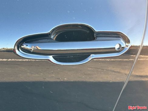 Certified 2026 Toyota Highlander Platinum AWD/4WD image 10