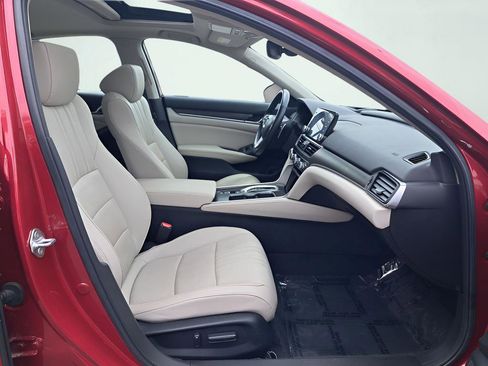 Used 2022 Honda Accord Touring image 16