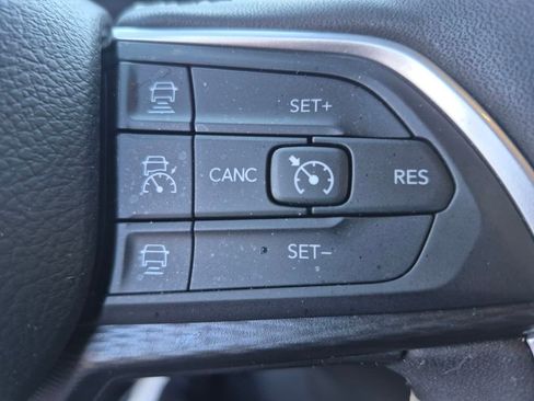 Used 2025 Jeep Grand Cherokee L Altitude image 11