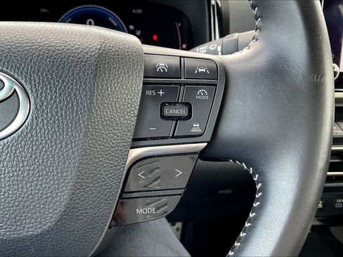 Used 2025 Toyota Camry SE image 21