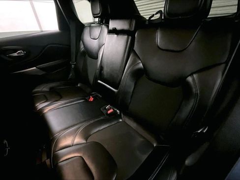 Used 2020 Jeep Cherokee Latitude Plus image 26