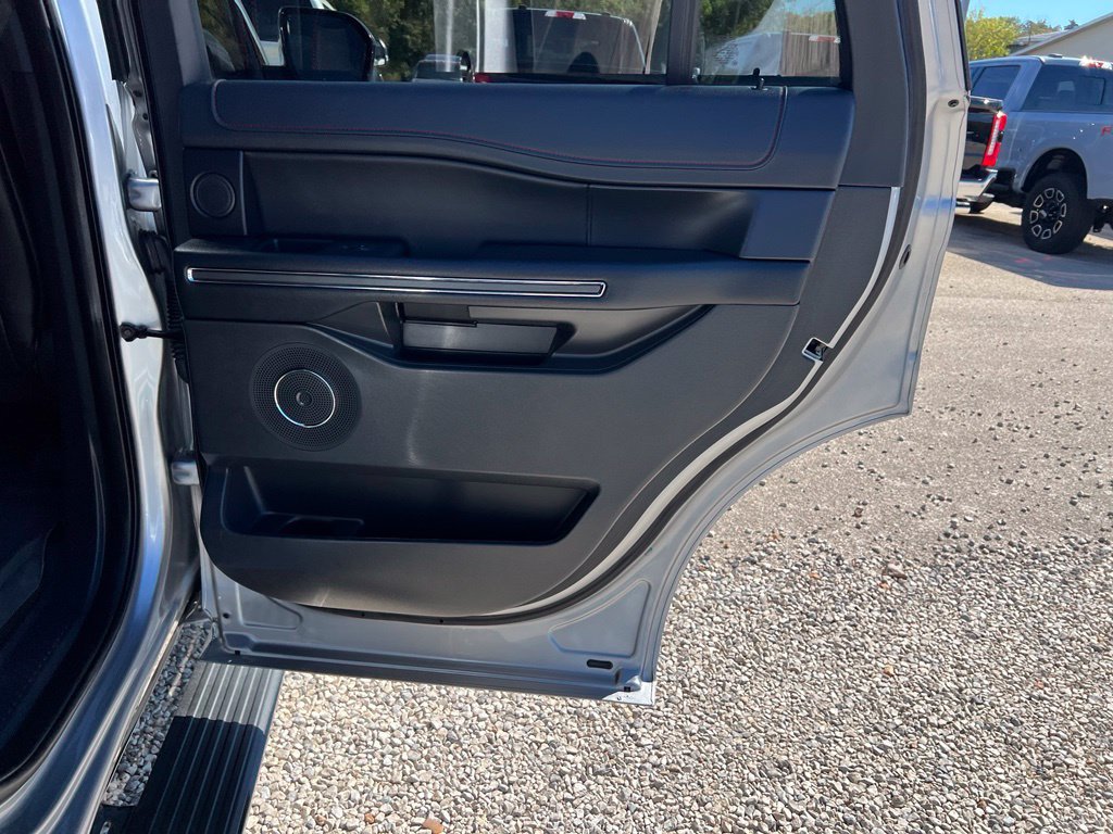 Used 2022 Ford Expedition Limited AWD/4WD image 19
