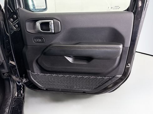 Used 2025 Jeep Wrangler Unlimited Sahara AWD/4WD image 29