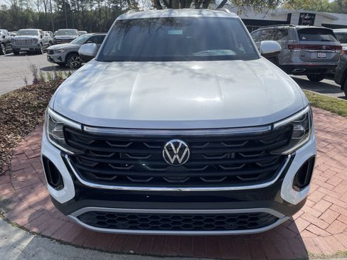 New 2026 Volkswagen Atlas Cross Sport SE FWD image 2