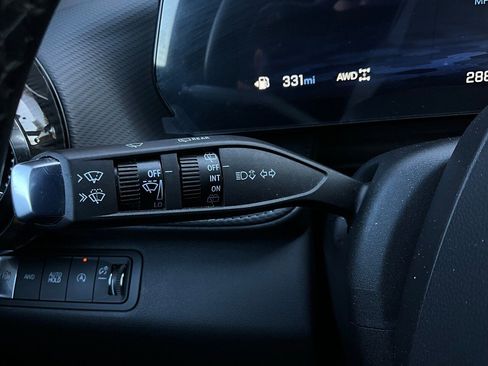 Used 2025 Chevrolet Equinox LT image 34