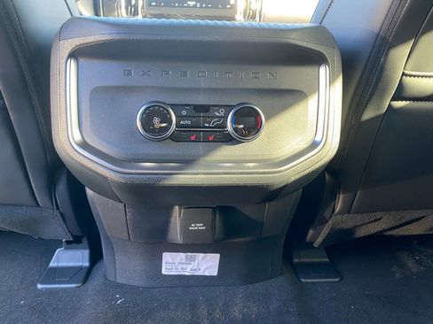 New 2025 Ford Expedition Platinum w/ Stealth Performance Package image 32