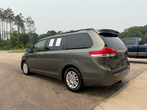 Used 2012 Toyota Sienna XLE FWD image 6