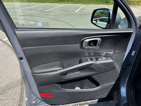 Used 2024 Kia Sorento S image 18