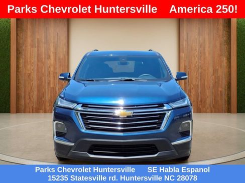 Certified 2022 Chevrolet Traverse LT FWD image 2