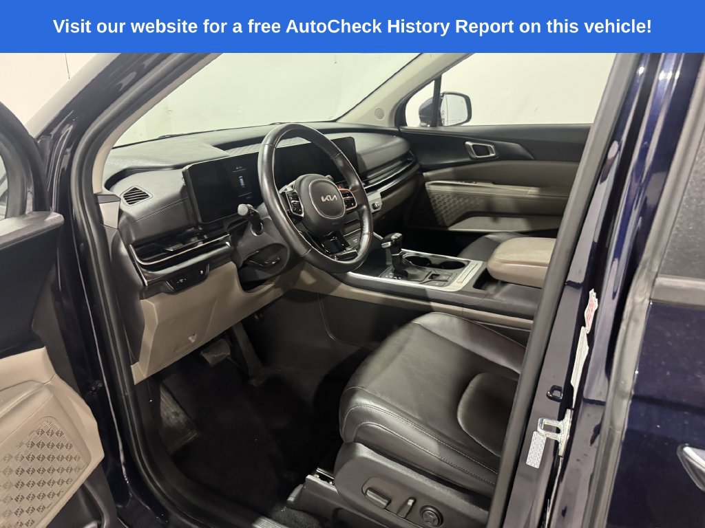 Used 2025 Kia Carnival FWD image 15