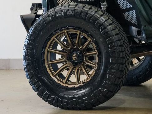 Used 2025 Jeep Wrangler Unlimited Rubicon w/ Technology Group image 11