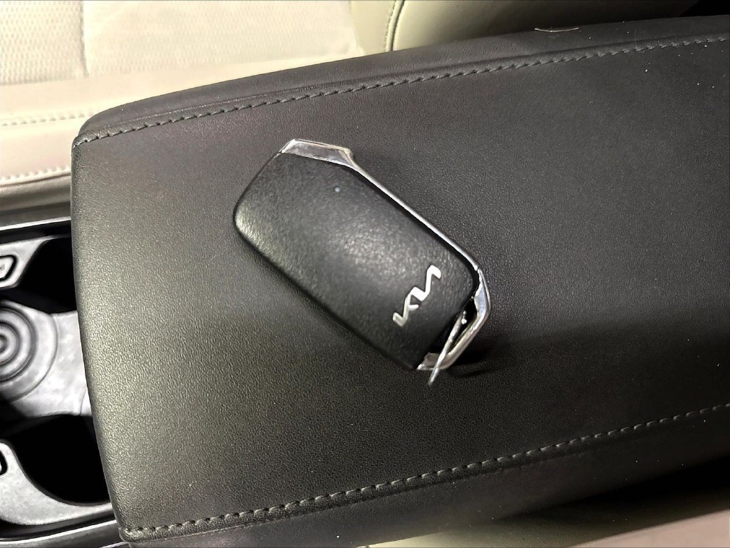 Certified 2023 Kia Niro EX Touring FWD image 40