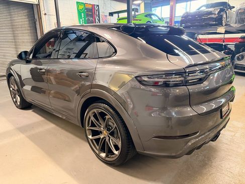 Used 2022 Porsche Cayenne GTS AWD/4WD image 9