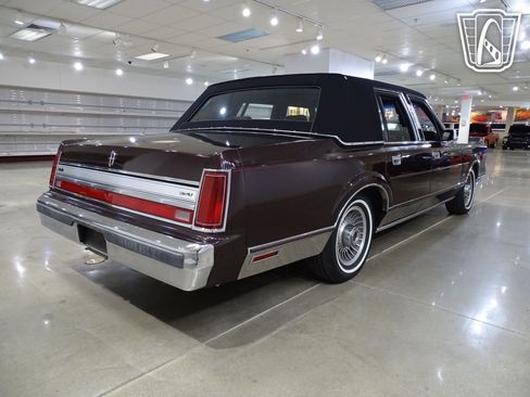 Used 1988 Lincoln Town Car image 15