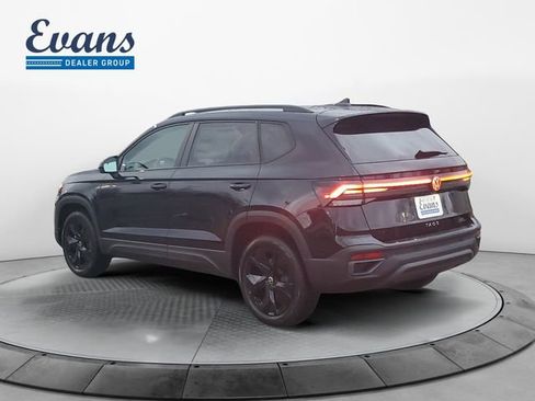 New 2026 Volkswagen Taos SE FWD image 4
