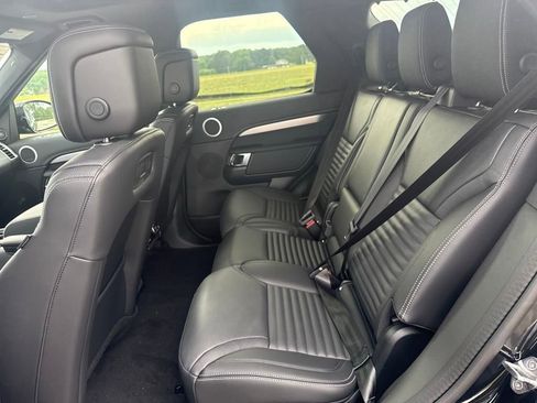 New 2025 Land Rover Discovery Dynamic SE image 16