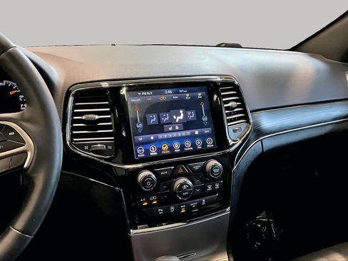 Used 2019 Jeep Grand Cherokee Limited AWD/4WD image 7
