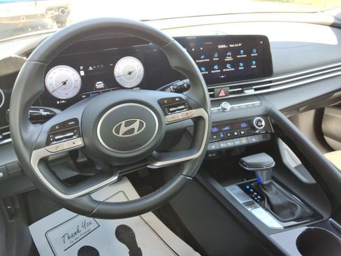 Used 2024 Hyundai Elantra SEL w/ Convenience Package FWD image 12