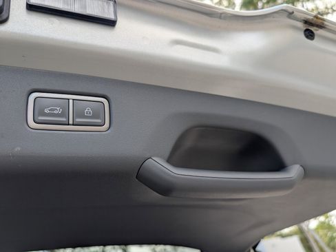 Used 2026 Kia EV9 Wind image 16