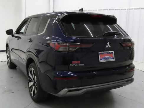 New 2025 Mitsubishi Outlander SE image 5