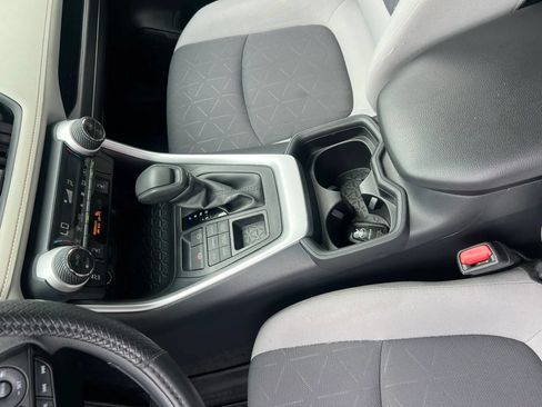 Used 2019 Toyota RAV4 XLE AWD/4WD image 16