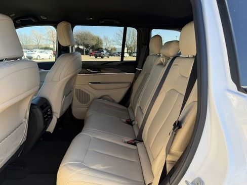 Used 2025 Jeep Grand Cherokee Limited w/ Black Appearance Package image 27