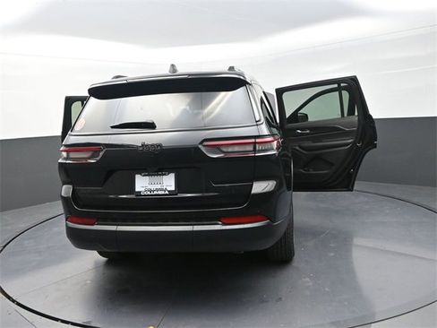 New 2025 Jeep Grand Cherokee L Altitude image 30