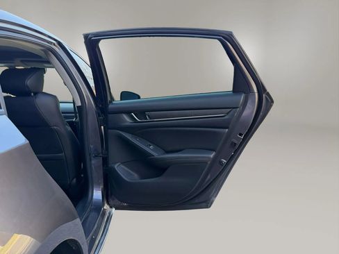 Used 2019 Honda Accord Touring image 40
