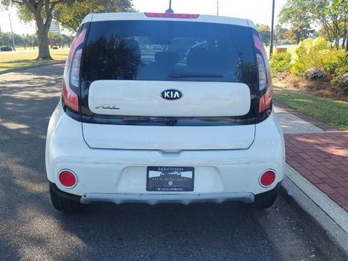 Used 2019 Kia Soul + image 3