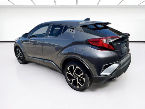 Used 2019 Toyota C-HR XLE FWD image 6