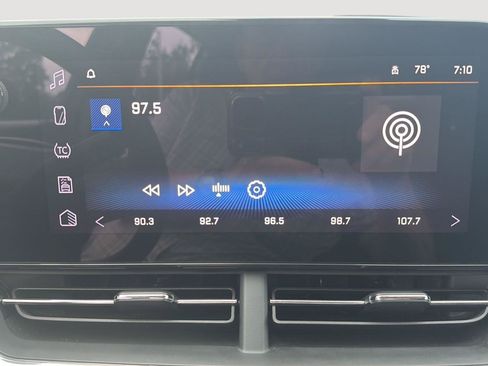 Used 2025 Chevrolet Trax LT FWD image 7