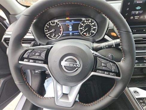 Used 2025 Nissan Altima 2.5 SR w/ SR Premium Package image 14