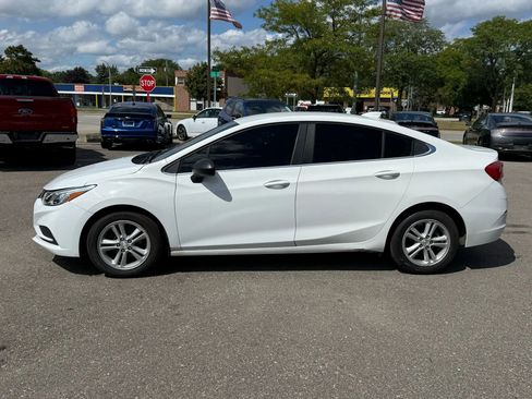 Used 2016 Chevrolet Cruze LT image 8