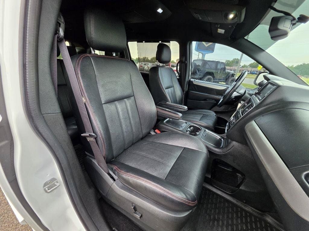 Used 2017 Dodge Grand Caravan GT FWD image 14
