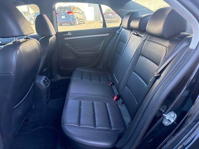 Used 2010 Volkswagen Jetta SE FWD image 10