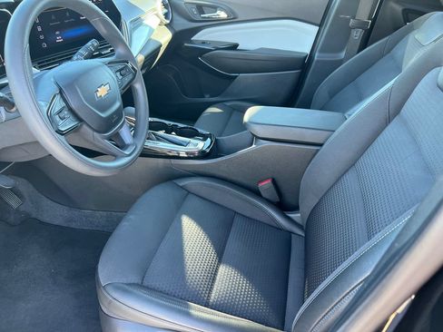 Used 2025 Chevrolet Trax LT FWD image 10