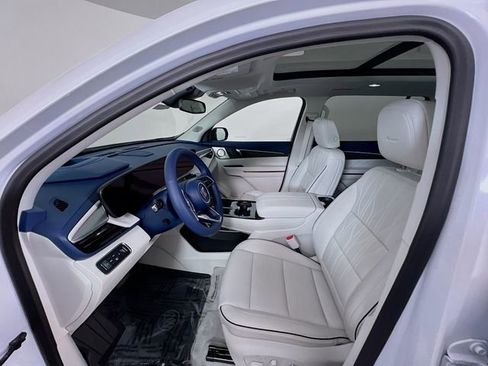 Certified 2025 Buick Enclave Avenir image 21