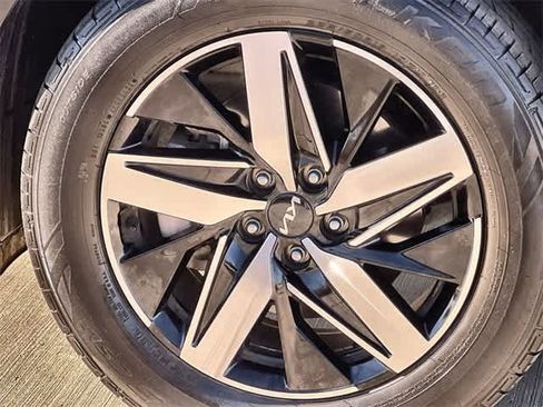 Used 2023 Kia Sorento S image 9