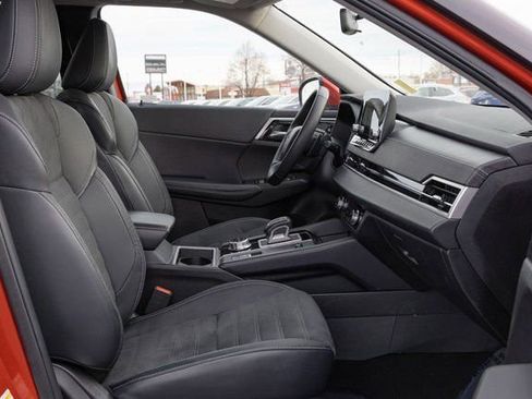 Used 2023 Mitsubishi Outlander SE image 7