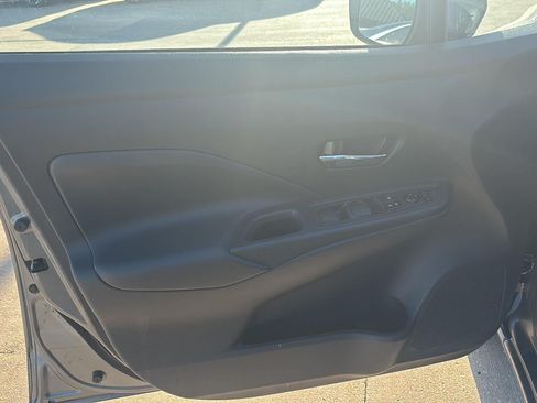 Used 2025 Nissan Versa SV FWD image 10