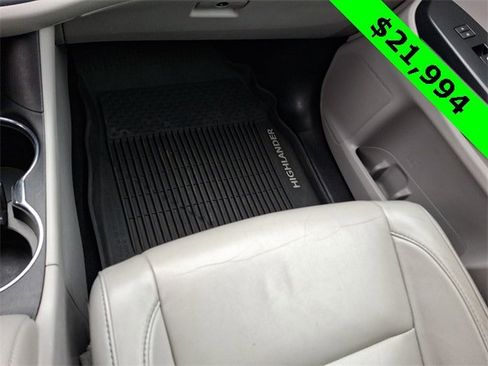 Used 2017 Toyota Highlander XLE image 29