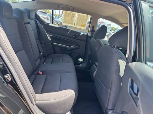 Used 2025 Nissan Altima 2.5 SV FWD image 25
