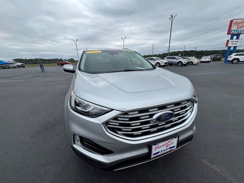 Used 2019 Ford Edge SEL w/ Equipment Group 201A FWD image 12